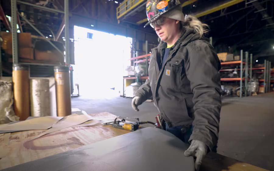 Women Insulator at work